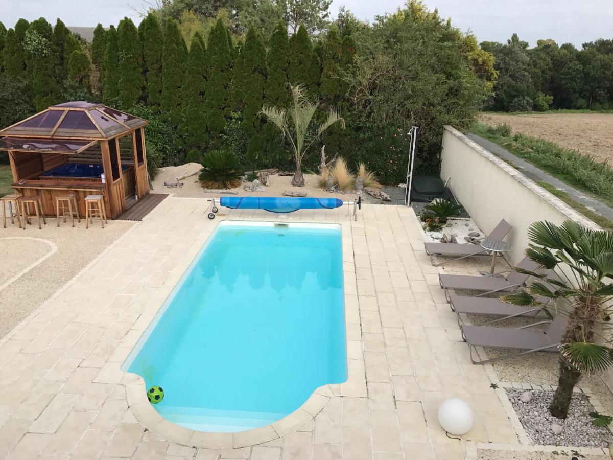 Piscine Et Jacuzzi A 2Km De La Plage De St Georges De Didonne Saint-Georges-de-Didonne Buitenkant foto